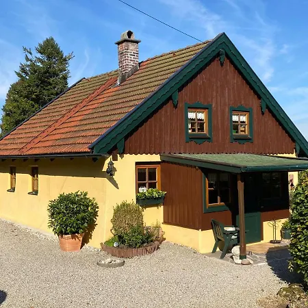 Uriges Landhaeuschen Apartament