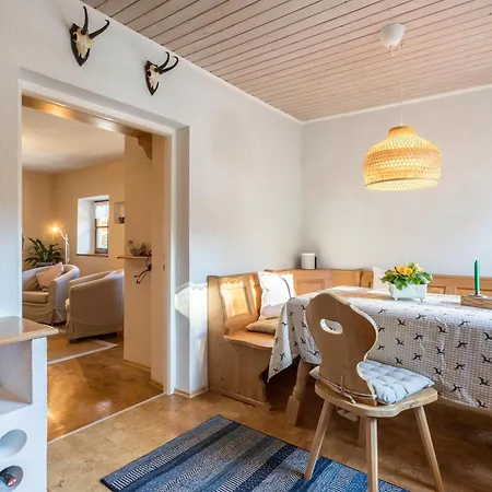 Apartmán Uriges Landhaeuschen Siegsdorf
