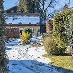 Апартаменты Uriges Landhaeuschen Зигсдорф